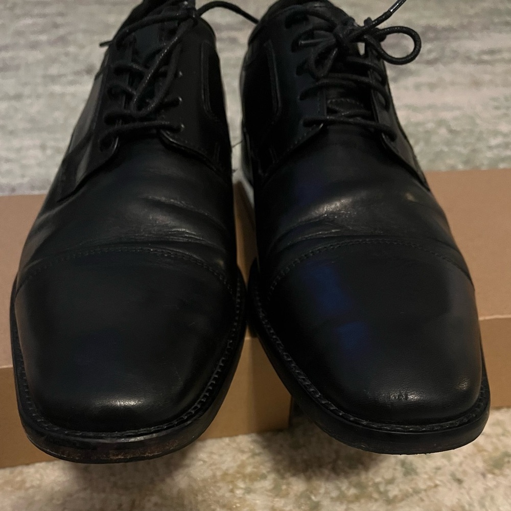 Classic Black Leather Men's Dress Shoes - Picture 8 of 8